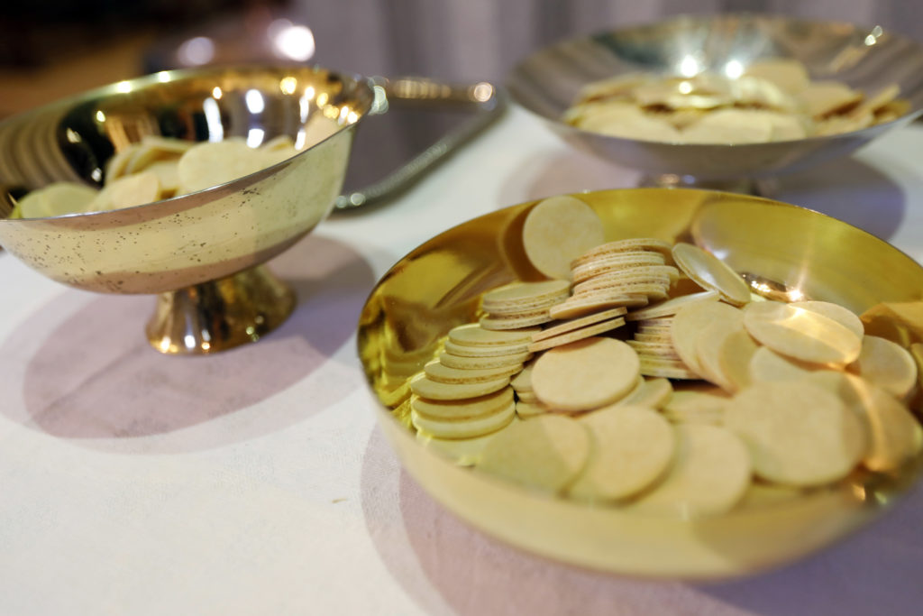 Recevoir l'eucharistie lors de la première communion puis à chaque messe